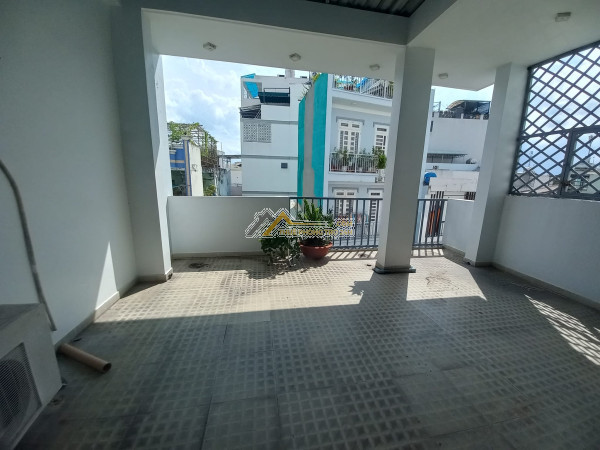 Cho thuê nhà nguyên căn 3 tầng, gần bùng binh cây gõ, quận 10, chỉ 15 triệu/tháng