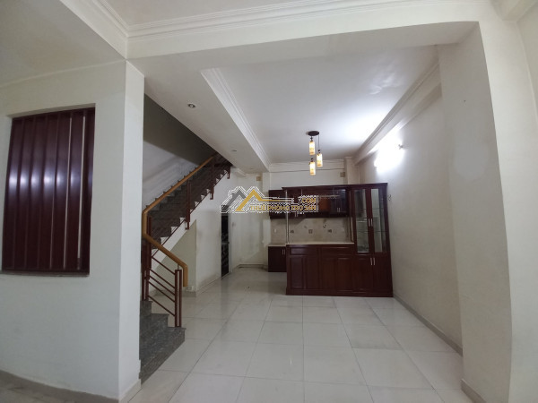Cho thuê nhà nguyên căn 3 tầng, gần bùng binh cây gõ, quận 10, chỉ 15 triệu/tháng