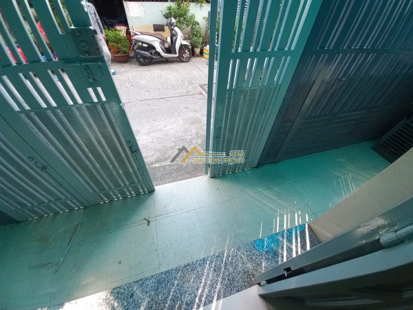Cho thuê nhà nguyên căn 3 tầng, gần bùng binh cây gõ, quận 10, chỉ 15 triệu/tháng