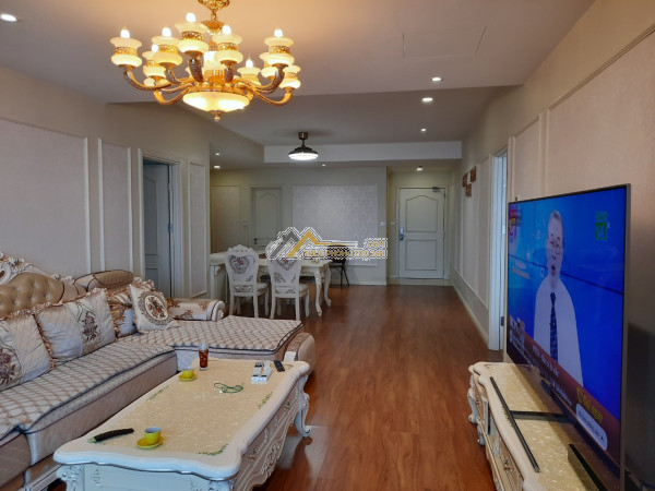 cho thuê căn hộ 3 pn chung cư discovery 302 cầu giấy. lh giang 0981939517