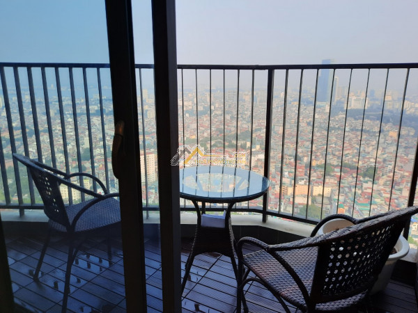 cho thuê căn hộ 3 pn chung cư discovery 302 cầu giấy. lh giang 0981939517