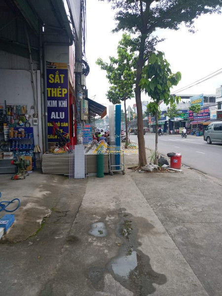 Cho thuê mb thích hợp làm kho xưởng..lối vào có cổng phía trước..trên mặt đường nguyễn thị minh