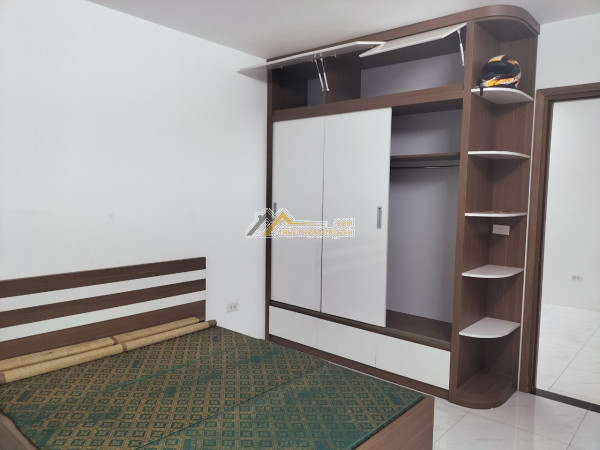 Mời thuê kho tại phố trung kính dt 200m2, mt 15m giá 20 triệu