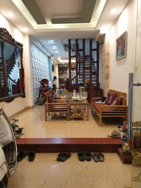 Nhà đẹp góc xuân phương nam từ liêm mặt tiền thoáng mát oto vào được mặt tiền làm ăn