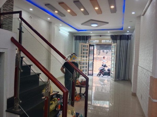 Cho thuê nhà chu văn an, 4 tầng, 3 phòng ngủ nhà mới 12trieu