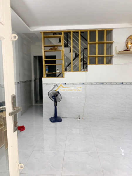 Cho thuê nhà (10x60m) mặt tiền Phạm Hùng xã Bình Hưng. Bình Chánh giáp Q8. Giá: 150 triệu/tháng