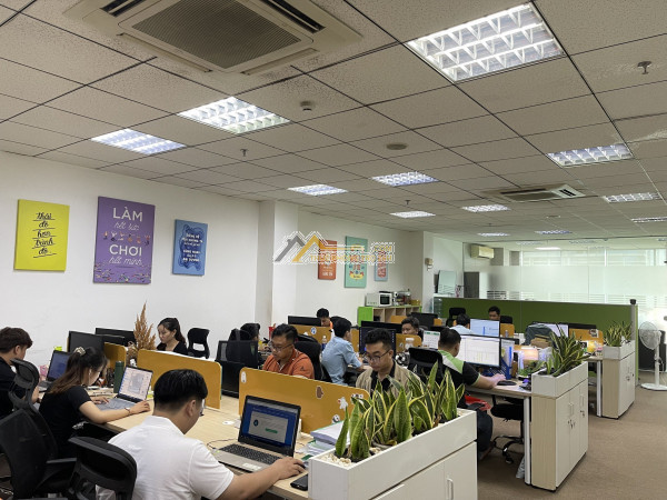 Chính chủ cần nhượng lại gấp văn phòng vị trí siêu đẹp tại  quận tân bình hcm