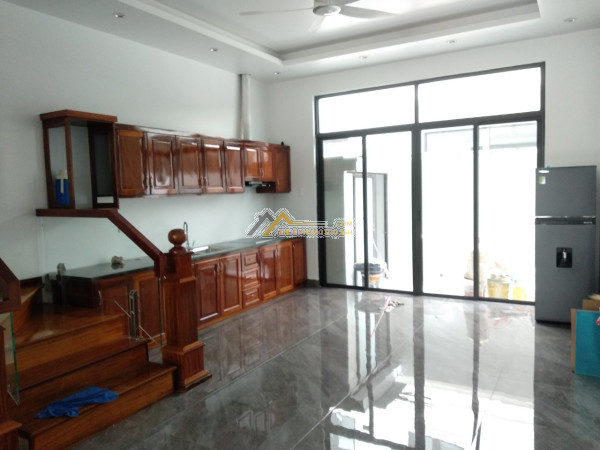 Cho thuê căn nhà 4 tầng liền kề hoàng huy mall, kênh dương, lê chân.