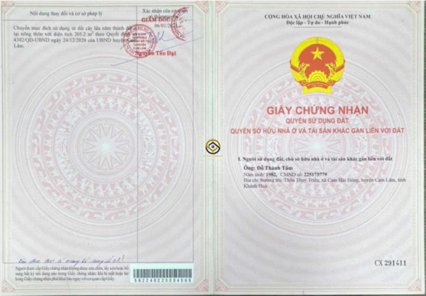 * vị trí:  - Nằm ở vị trí trung tâm nên rất tiện liên kết với những điểm vui chơi ăn uống  - Cách c