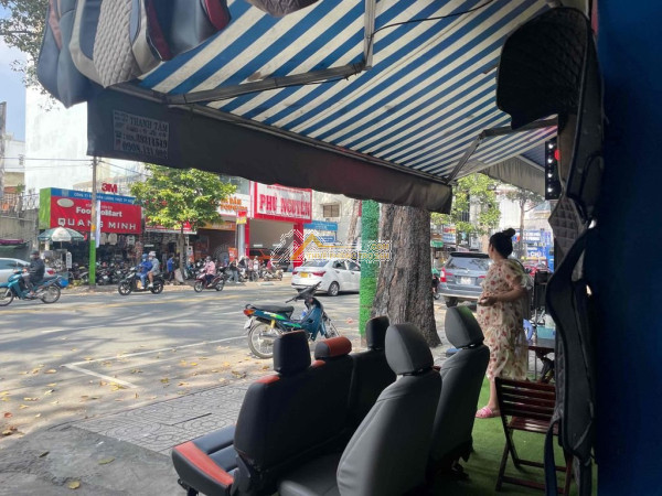 Showroom mat tien an dương vương, p3, q5 giá thuê 70 triệu trên tháng, có thương lượng