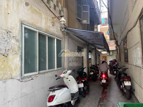 Showroom mat tien an dương vương, p3, q5 giá thuê 70 triệu trên tháng, có thương lượng