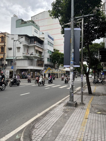 Showroom mat tien an dương vương, p3, q5 giá thuê 70 triệu trên tháng, có thương lượng