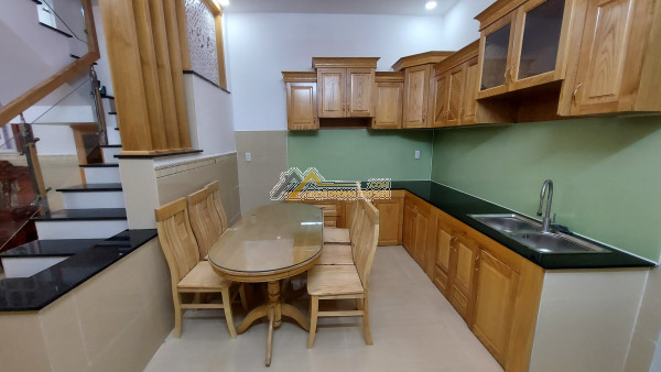 Cho thuê nguyên căn mặt tiền - 36 thạnh xuân 43, quận 12 - 1 trệt 3 lầu – có sân xe hơi