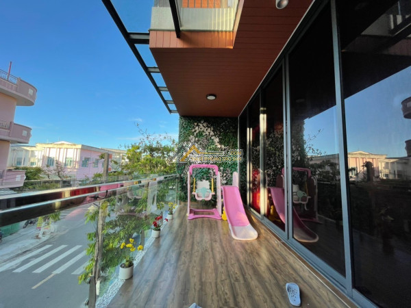 Nhà đẹp 3 tầng sơn trà-gần khu eurovilla trần hưng đạo-tặng lại nội thất-về ở ngay-giá tốt.