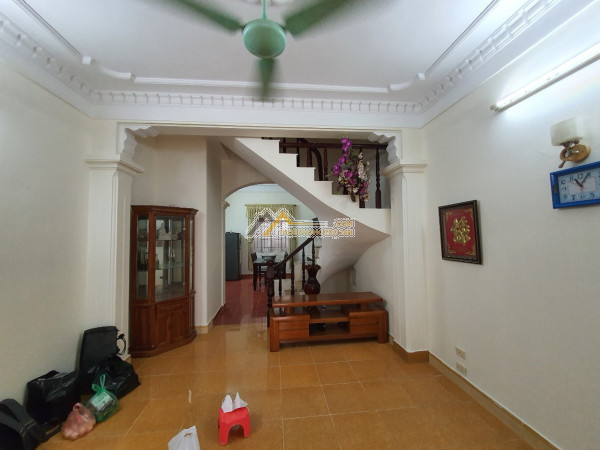 Cho thuê nhà nguyên căn tại phố định công thượng 48m2, nhà 3.5 tầng đẹp
