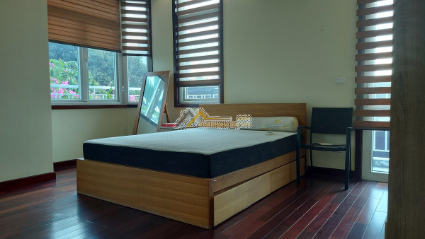 Chính chủ cho thuê biệt thự n04 kdt việt hưng 485m gồm biệt thự 3 tầng + sân vườn, 600m sàn 6 p.ngủ