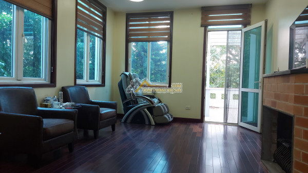 Chính chủ cho thuê biệt thự n04 kdt việt hưng 485m gồm biệt thự 3 tầng + sân vườn, 600m sàn 6 p.ngủ
