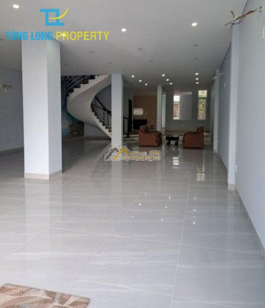 Nhà 3 tầng trống suốt, ngang gần 8m, đường phan đăng lưu, hải châu, đà nẵng