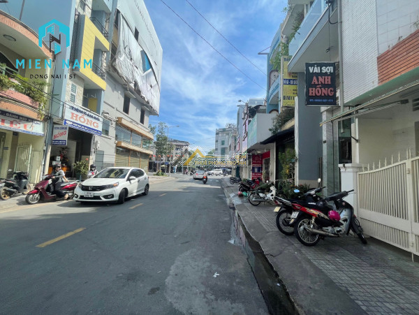 Cho thuê toà nhà 5 lầu mặt tiền nguyễn ái quốc có hầm xe