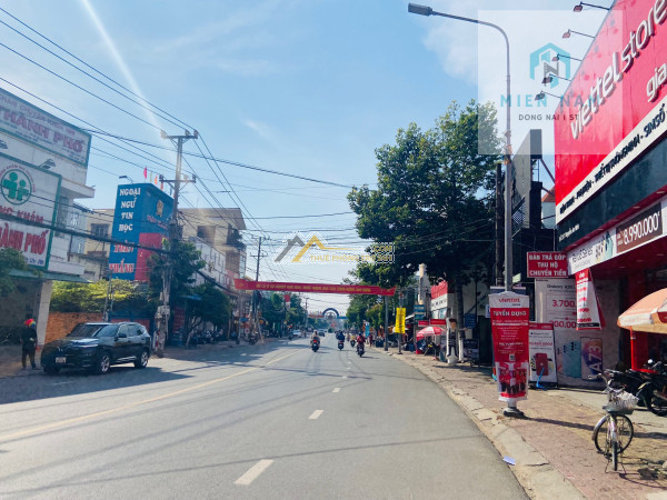 Cho thuê toà nhà 5 lầu mặt tiền nguyễn ái quốc có hầm xe
