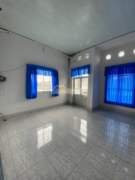 Cho thuê nhà mặt tiền 1 trệt 1 lầu gần chợ nàng hai tp sa đéc đồng tháp.