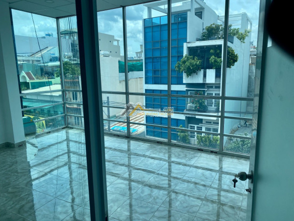 Cho thuê nhà mặt tiền bùi đình túy, quận bình thạnh. dtsd 450m2, 1 trệt 4 lầu. giá: 100 triệu/tháng