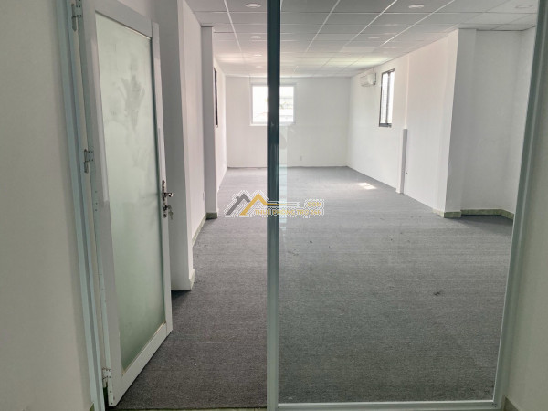 Cho thuê nhà mặt tiền bùi đình túy, quận bình thạnh. dtsd 450m2, 1 trệt 4 lầu. giá: 100 triệu/tháng