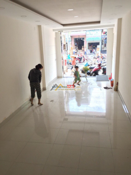 Cho thuê nhà mặt tiền bạch đằng, p 24, q. bình thạnh. 3.8x12m. 40tr