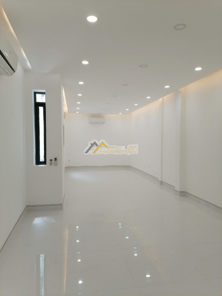 Nhà cho thuê mặt tiền pasteur, p.8, q.3. dt:4x17 1trệt 5lầu. giá 100tr/th