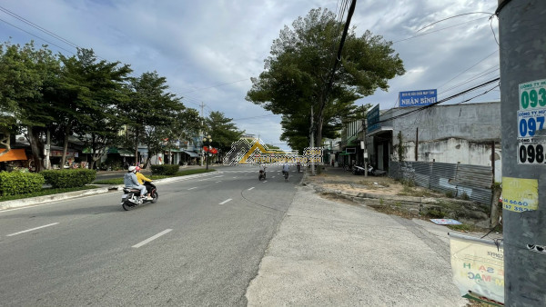 Cho thuê mặt bằng đất 2 mặt tiền đường trung tâm thống nhất 10x20m